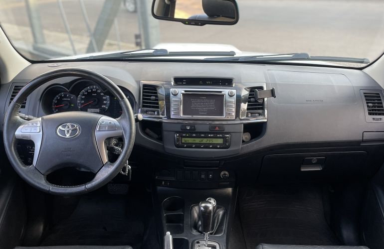 Toyota Hilux SW4 3.0 TDI 4x4 SRV 7L - Foto #5
