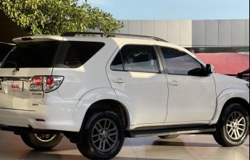 Toyota Hilux SW4 3.0 TDI 4x4 SRV 7L - Foto #4
