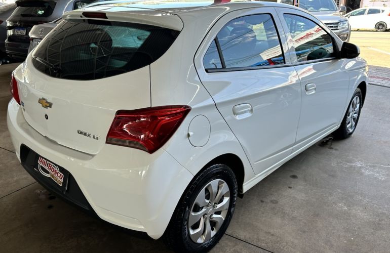 Chevrolet Onix 1.0 LT - Foto #4