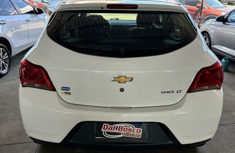 Chevrolet Onix 1.0 LT - Foto #6