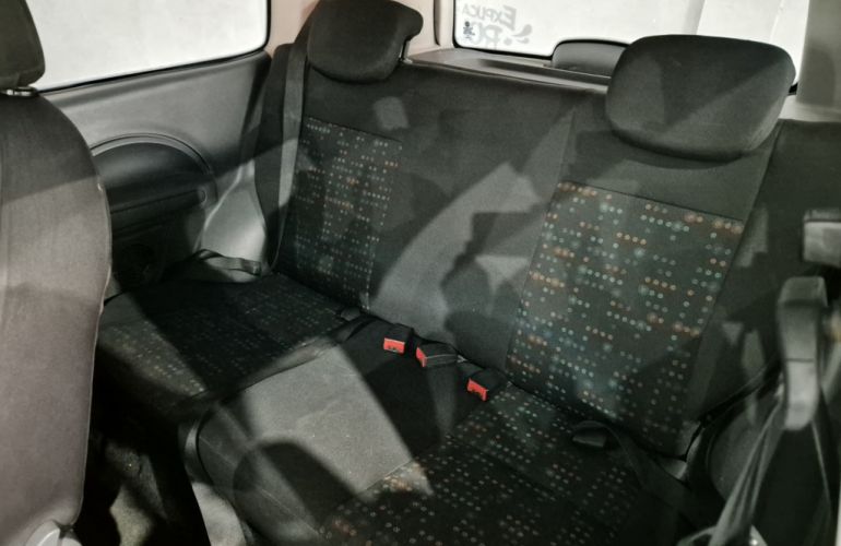 Fiat Uno Vivace 1.0 8V (Flex) 2p - Foto #8