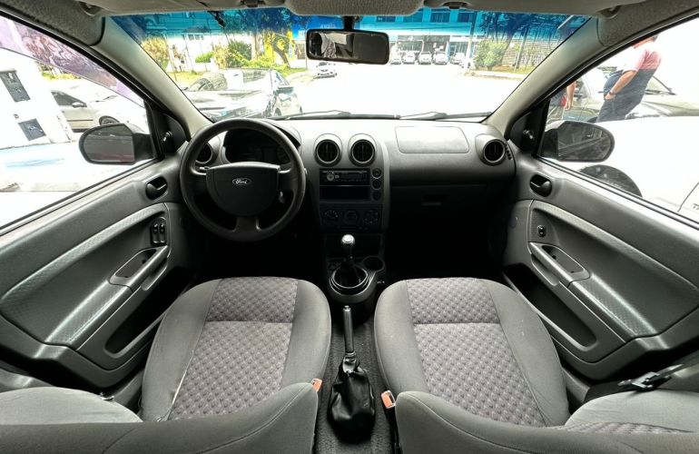 Ford Fiesta 1.6 MPi Hatch 8v - Foto #10
