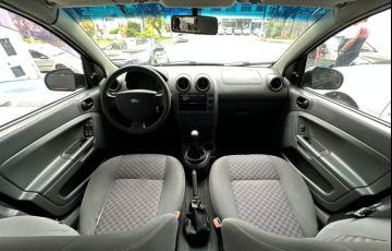 Ford Fiesta 1.6 MPi Hatch 8v - Foto #10