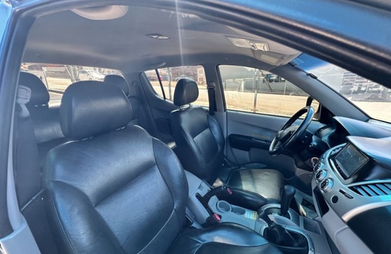 Mitsubishi L 200 Triton HPE 4x4 3.2 (aut) (cab. dupla) - Foto #7