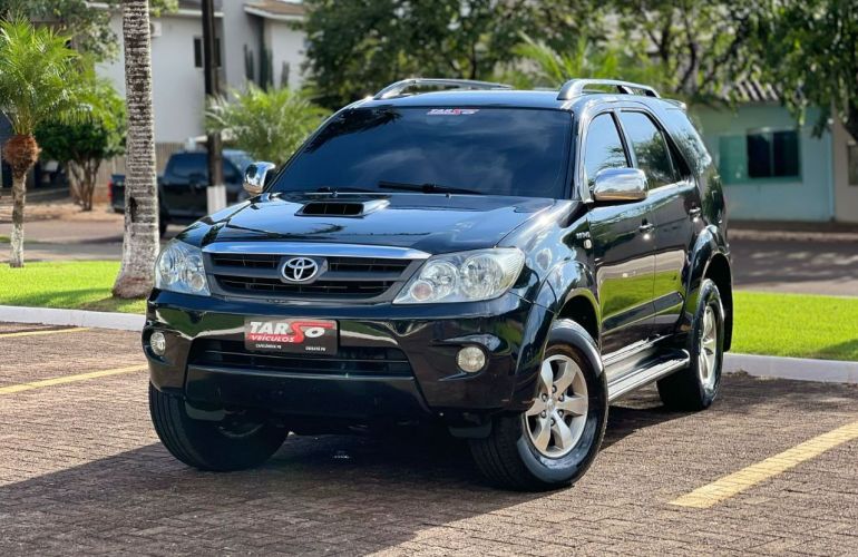 Toyota Hilux SW4 SRV 3.0 TDI 4X4 (5 Lugares) - Foto #1
