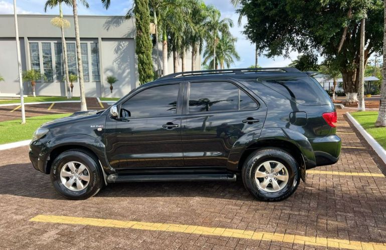 Toyota Hilux SW4 SRV 3.0 TDI 4X4 (5 Lugares) - Foto #3