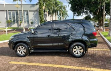 Toyota Hilux SW4 SRV 3.0 TDI 4X4 (5 Lugares) - Foto #3