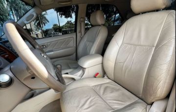 Toyota Hilux SW4 SRV 3.0 TDI 4X4 (5 Lugares) - Foto #10