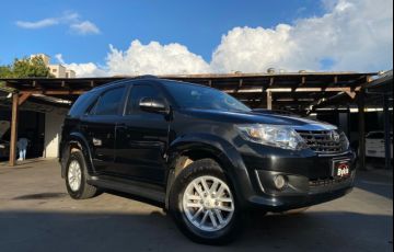 Toyota Hilux SW4 SRV 3.0 4X4 (7 Lugares) - Foto #3