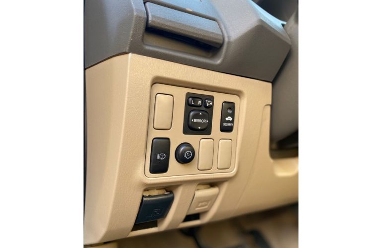 Toyota Hilux SW4 SRV 3.0 4X4 (7 Lugares) - Foto #4