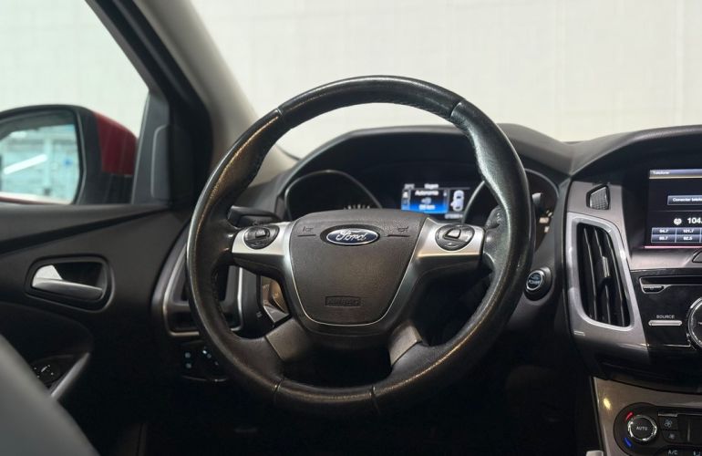 Ford Focus 2.0 Titanium Plus Sedan 16v - Foto #4