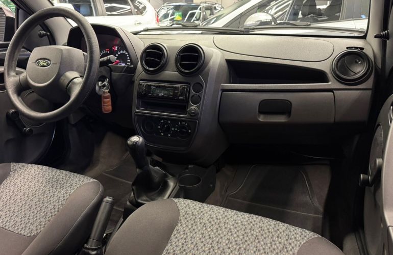 Ford Ka 1.0 MPi 8v - Foto #9