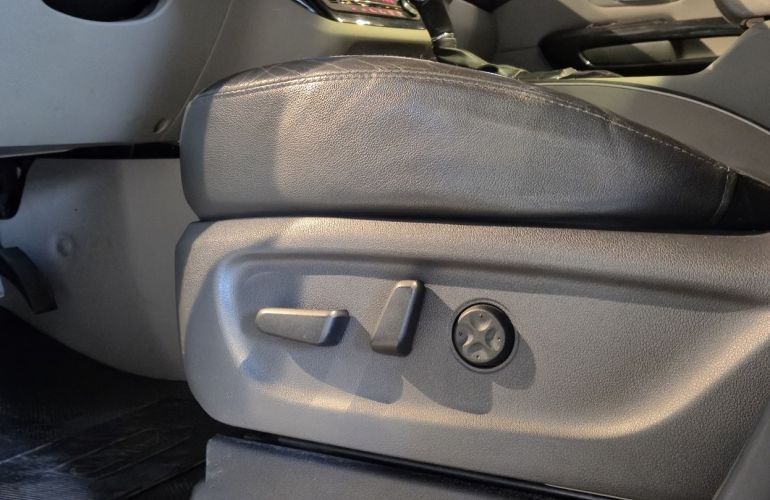 Kia Carnival 3.3 EX V6 24v - Foto #6