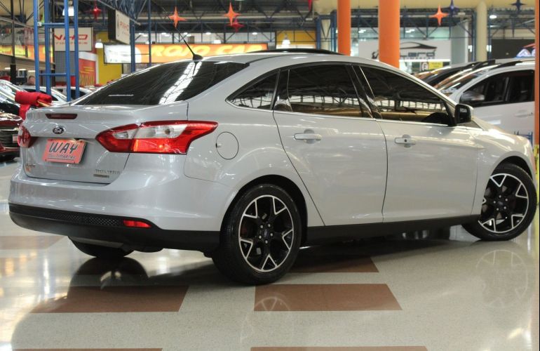 Ford Focus 2.0 Titanium Sedan 16v - Foto #2