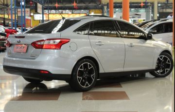 Ford Focus 2.0 Titanium Sedan 16v - Foto #2