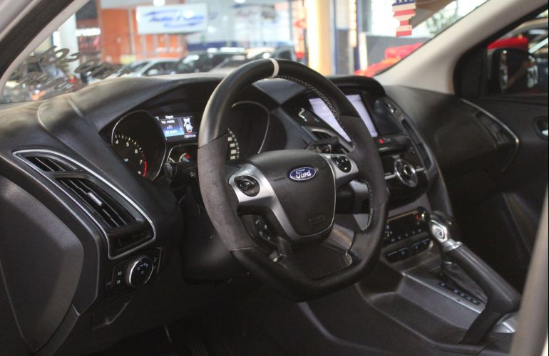 Ford Focus 2.0 Titanium Sedan 16v - Foto #3