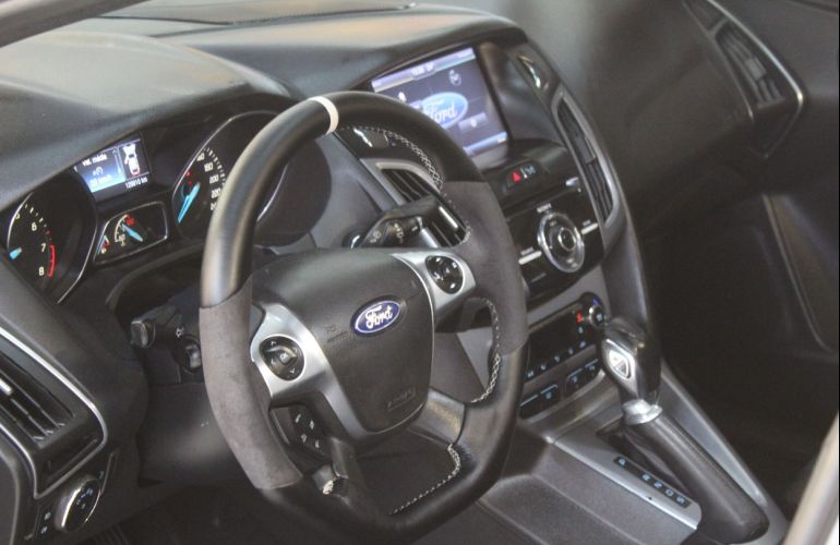 Ford Focus 2.0 Titanium Sedan 16v - Foto #4