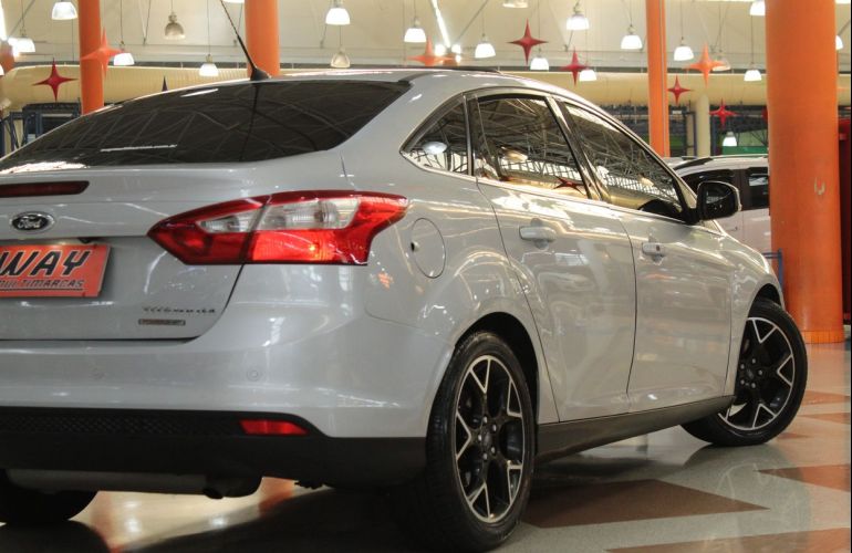 Ford Focus 2.0 Titanium Sedan 16v - Foto #7