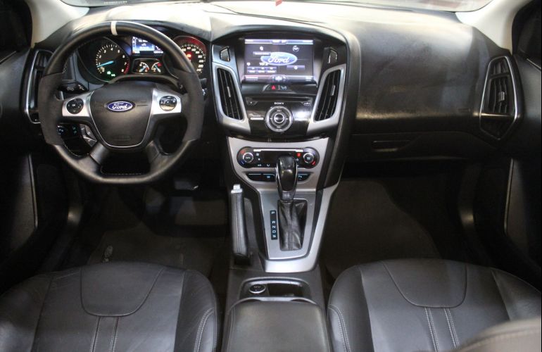 Ford Focus 2.0 Titanium Sedan 16v - Foto #8