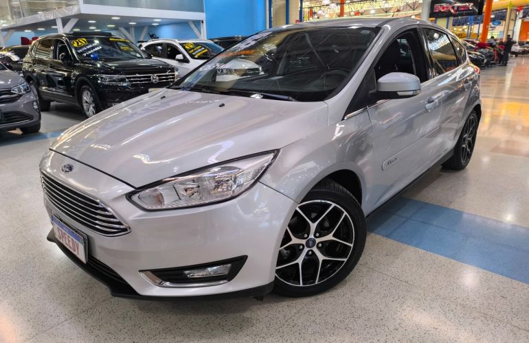 Ford Focus 2.0 Titanium Hatch 16v - Foto #4