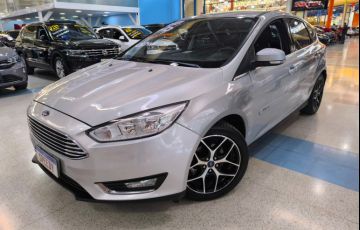 Ford Focus 2.0 Titanium Hatch 16v - Foto #4