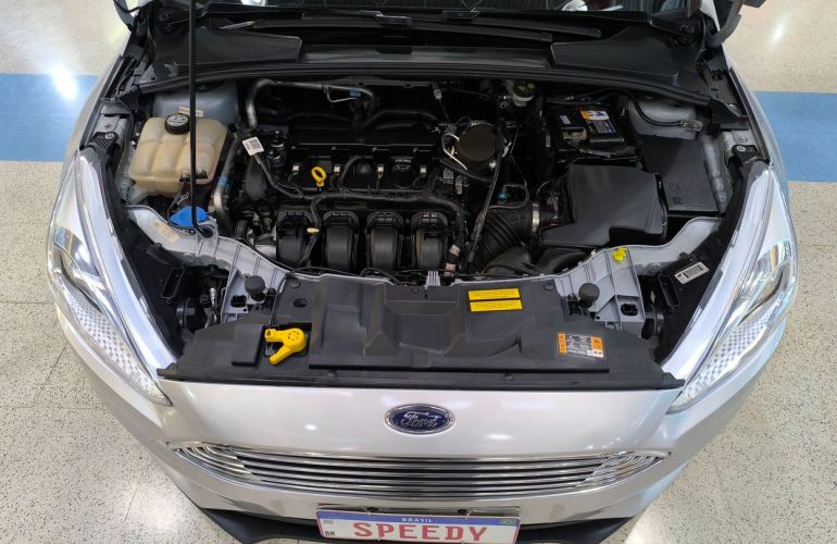 Ford Focus 2.0 Titanium Hatch 16v - Foto #5