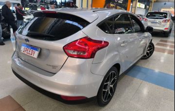 Ford Focus 2.0 Titanium Hatch 16v - Foto #7