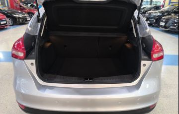 Ford Focus 2.0 Titanium Hatch 16v - Foto #9
