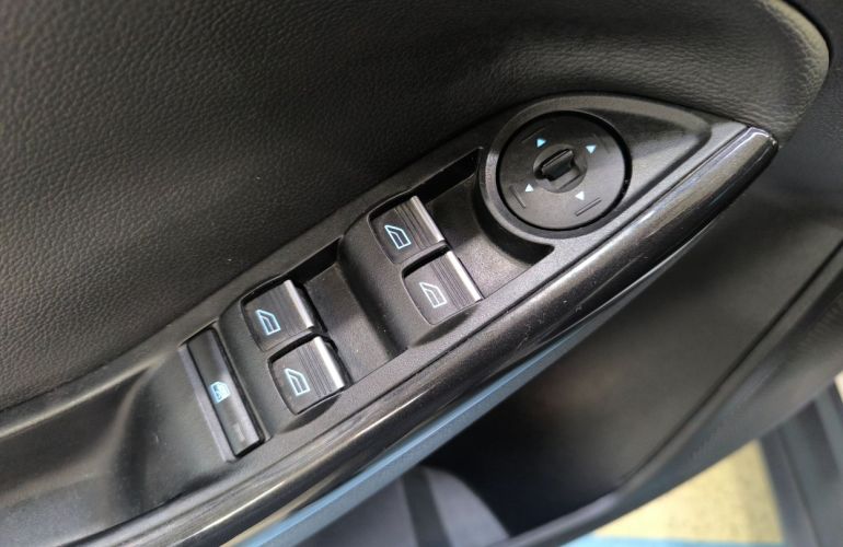 Ford Focus 2.0 Titanium Hatch 16v - Foto #10