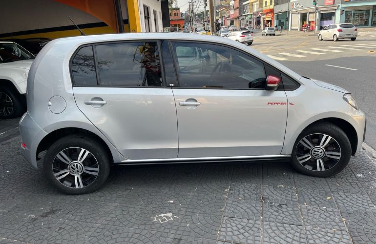 Volkswagen Up 1.0 TSi Pepper 12v - Foto #4