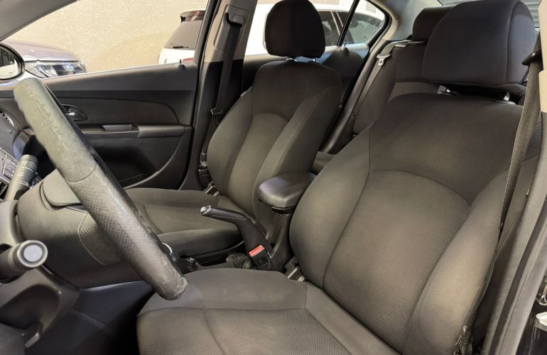 Chevrolet Cruze 1.8 LT 16V Sedan - Foto #10