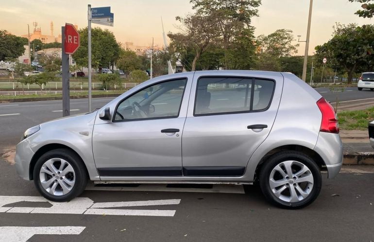 Renault Sandero 1.6 Expression 8v - Foto #2