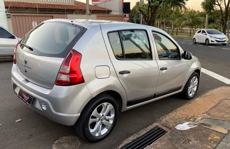 Renault Sandero 1.6 Expression 8v - Foto #4