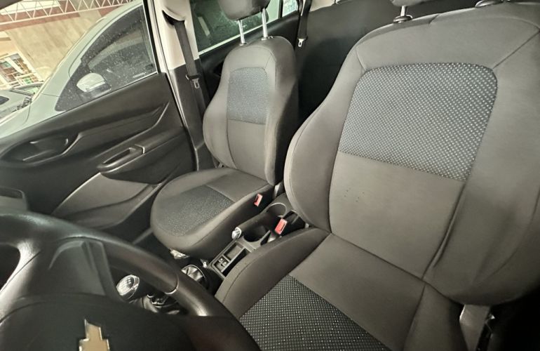 Chevrolet Onix 1.0 Joy SPE/4 - Foto #8