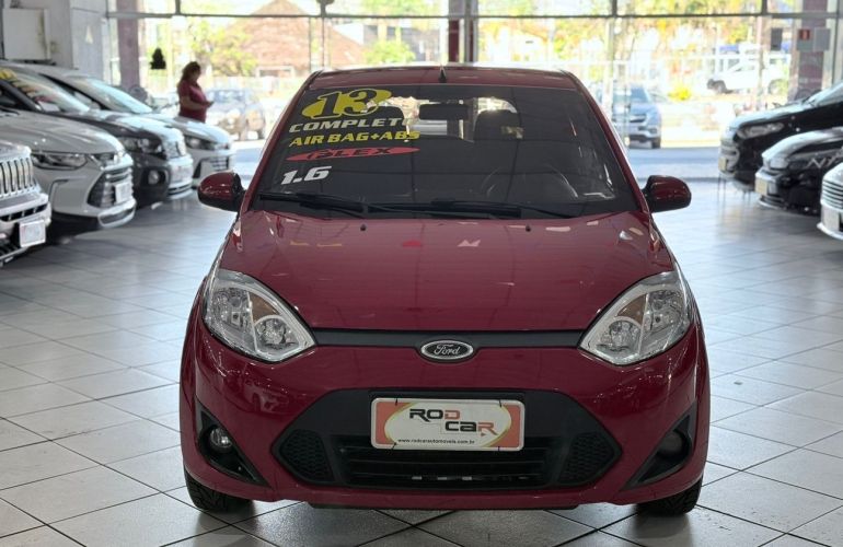 Ford Fiesta 1.6 MPi Hatch 8v - Foto #2