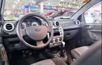 Ford Fiesta 1.6 MPi Hatch 8v - Foto #8