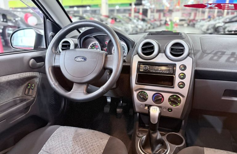 Ford Fiesta 1.6 MPi Hatch 8v - Foto #9