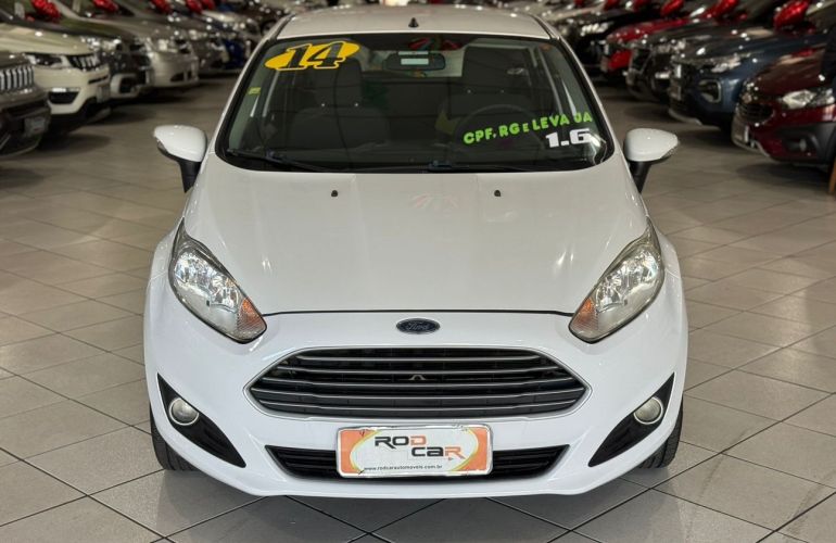 Ford Fiesta 1.5 SE Hatch 16v - Foto #2