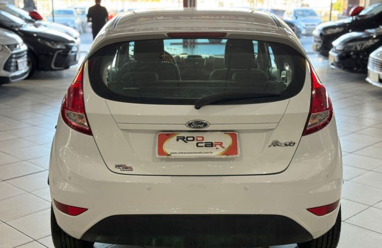 Ford Fiesta 1.5 SE Hatch 16v - Foto #5