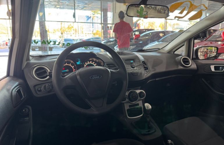 Ford Fiesta 1.5 SE Hatch 16v - Foto #10