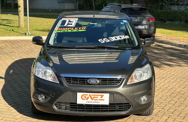 Ford Focus 1.6 GL 16v - Foto #2