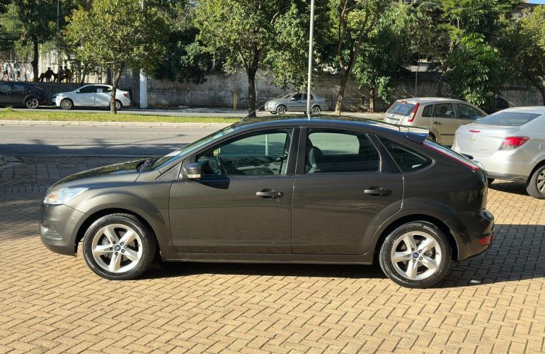Ford Focus 1.6 GL 16v - Foto #8