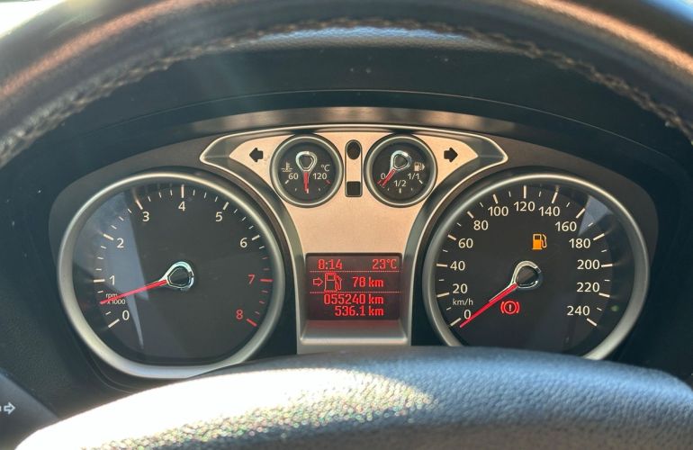 Ford Focus 1.6 GL 16v - Foto #9