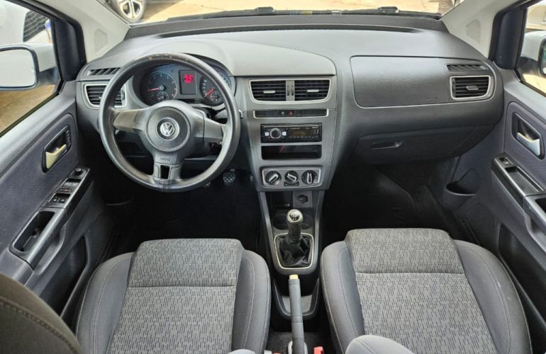 Volkswagen Fox 1.6 8V (Flex) - Foto #2