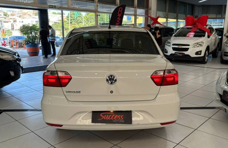 Volkswagen Voyage 1.0 12v MPi Total - Foto #6