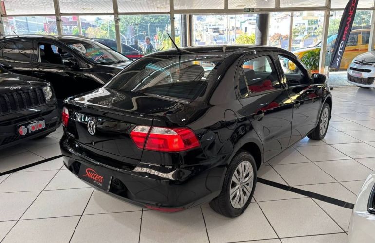 Volkswagen Voyage 1.0 12v MPi Total - Foto #2