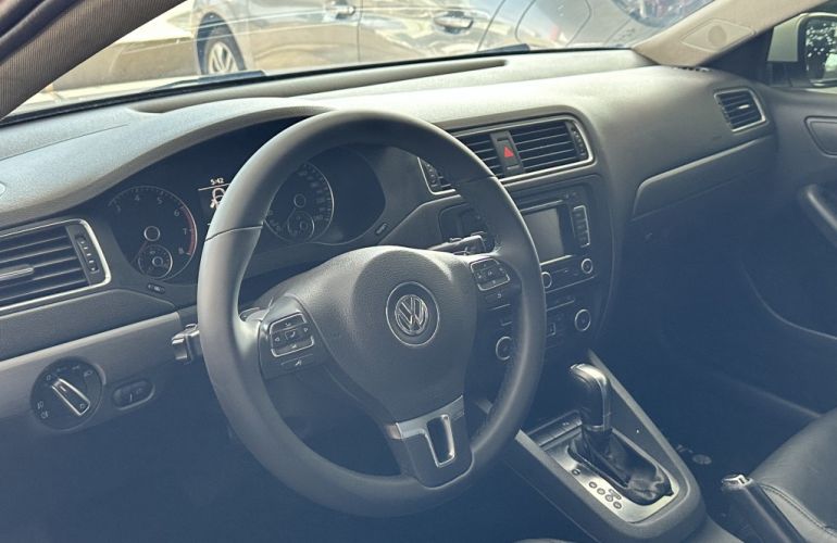 Volkswagen Jetta 2.0 TSI Highline DSG - Foto #9