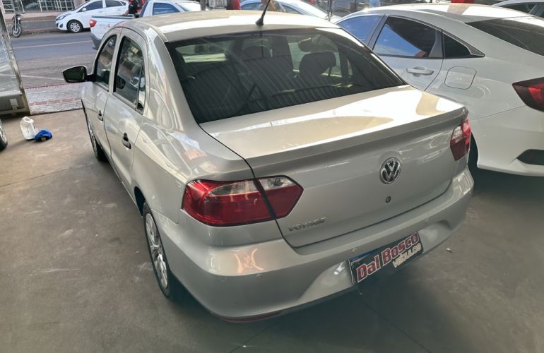 Volkswagen Voyage 1.0 MPI (Flex) - Foto #6