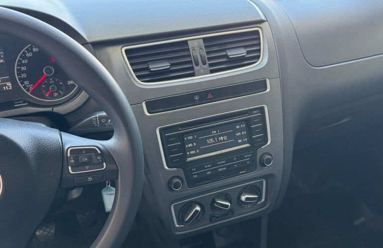 Volkswagen Fox 1.6 Mi 8v - Foto #8