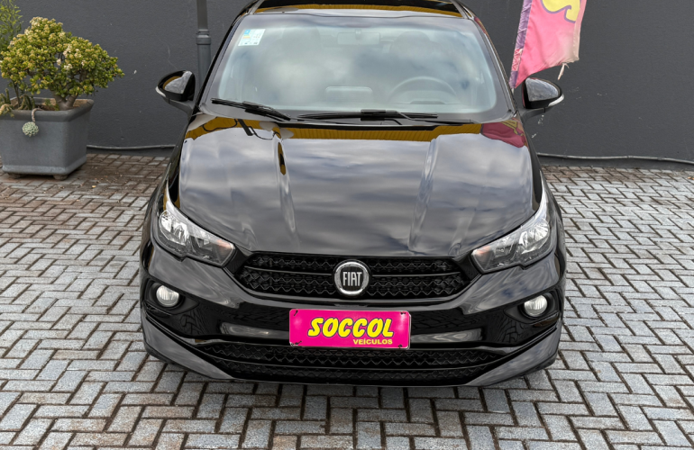 Fiat Cronos 1.8 HGT (Aut) - Foto #2